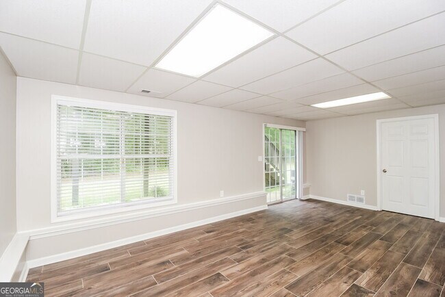 Building Photo - 2869 Overlake Run
