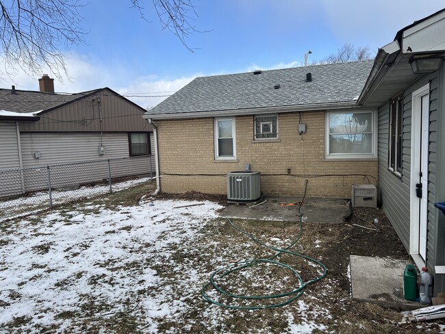 Building Photo - 4813 W 102nd St