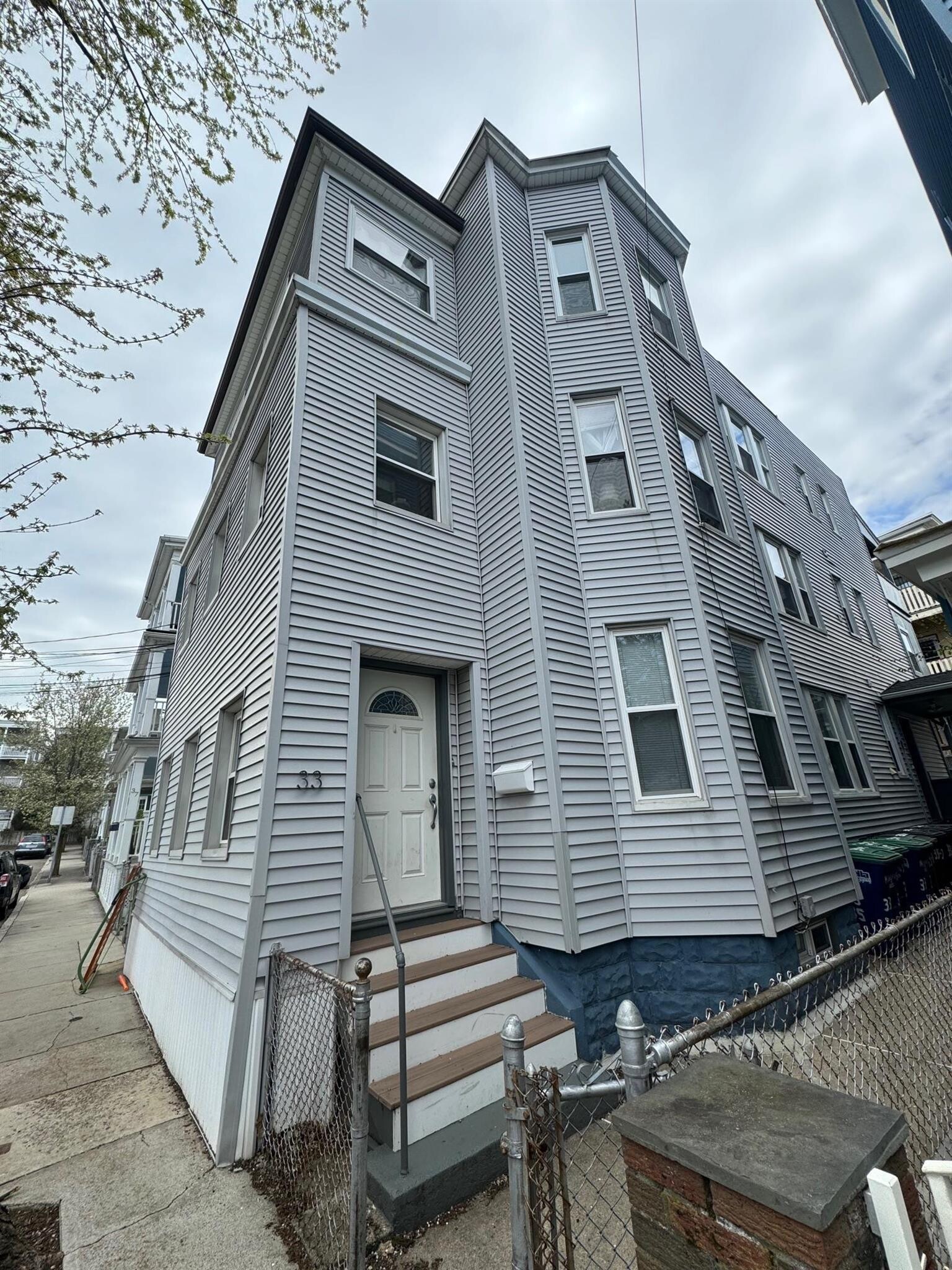 Building Photo - 35 Magnus Ave
