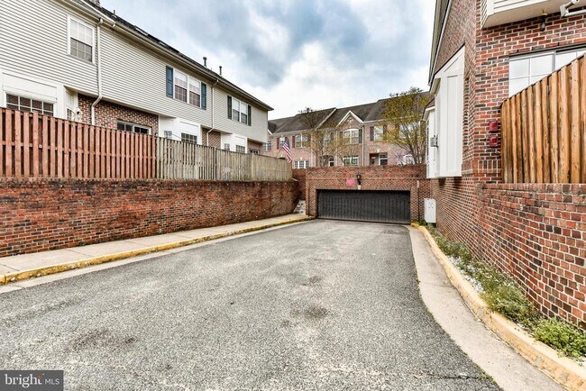 Building Photo - 6109 Madison Crest Ct