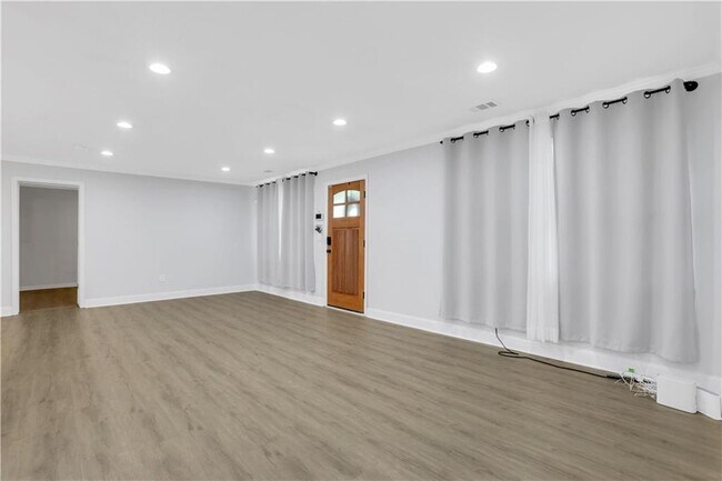 Building Photo - 3436 Pinehill Dr