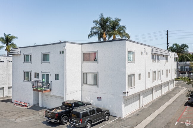 Garages - Stonewood Apartments