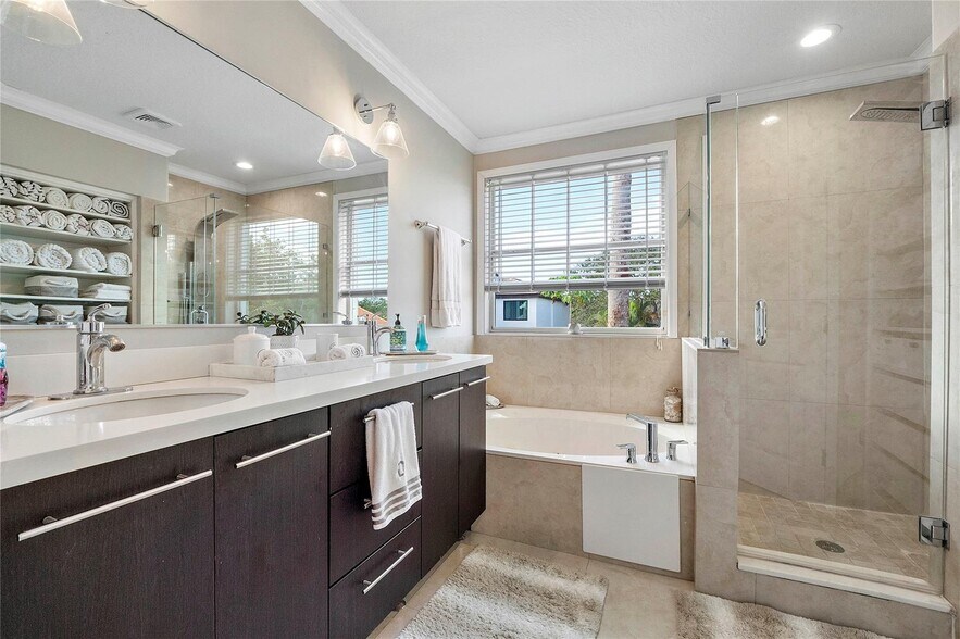 Building Photo - 604 Stanton Dr