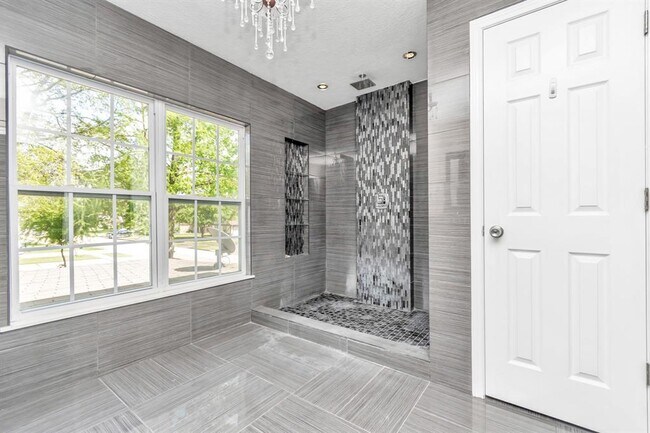 Building Photo - 12418 Mill Ridge Dr