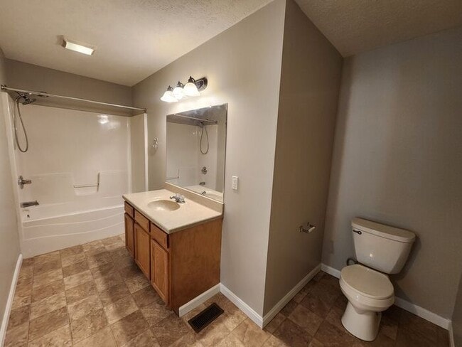 Building Photo - 50% Off The Security Deposit for Qualified Applicants On This Large 5 Bedroom, 2 Bathroom Eastsid...
