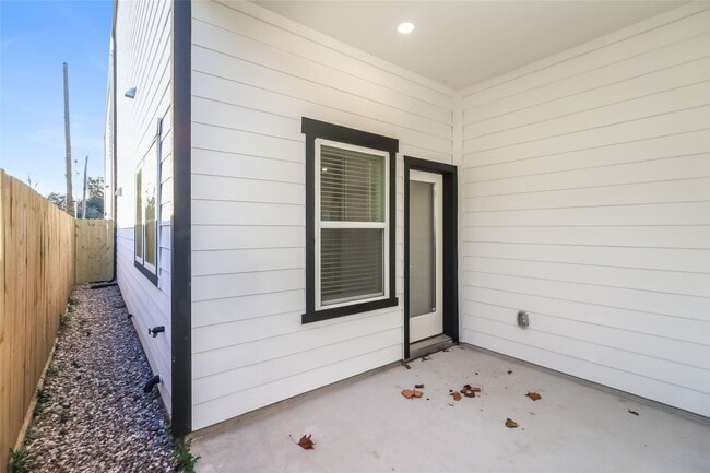 Building Photo - 9910 Clark Rd