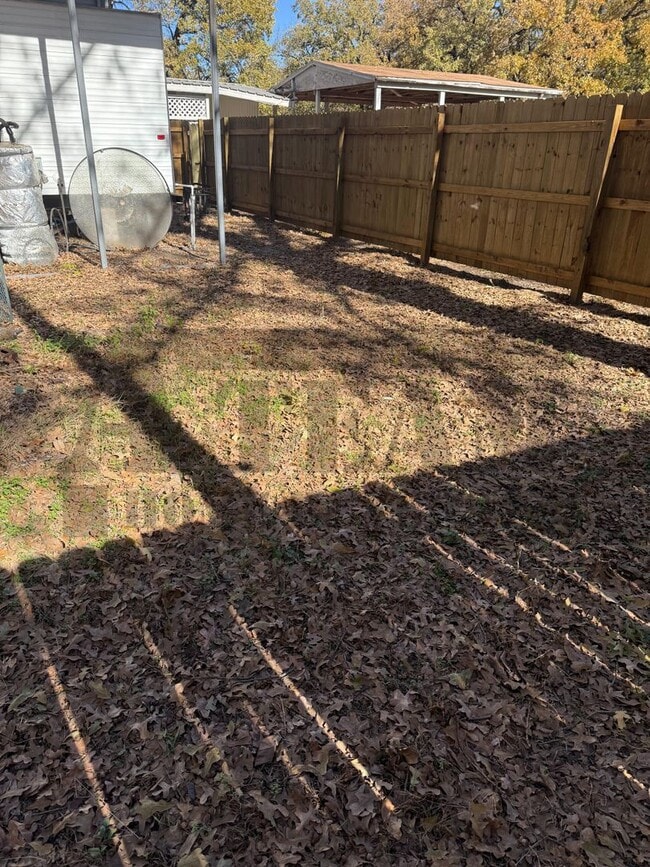 Building Photo - Spacious 2-bedroom, 1-bathroom home!