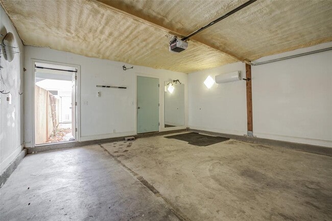 Building Photo - 4109 E 12th St