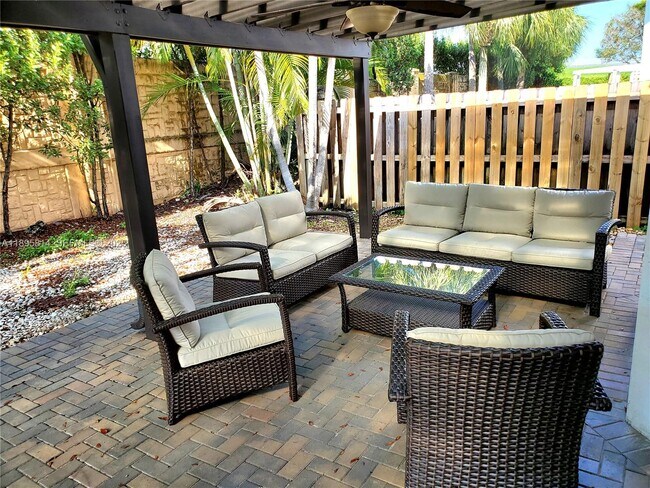 Building Photo - 9731 NW 10 Terrace