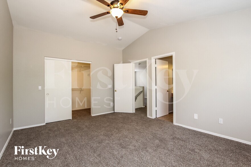 Building Photo - 9156 W Quail Ave