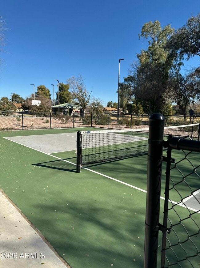 Building Photo - 1622 N Comanche Dr