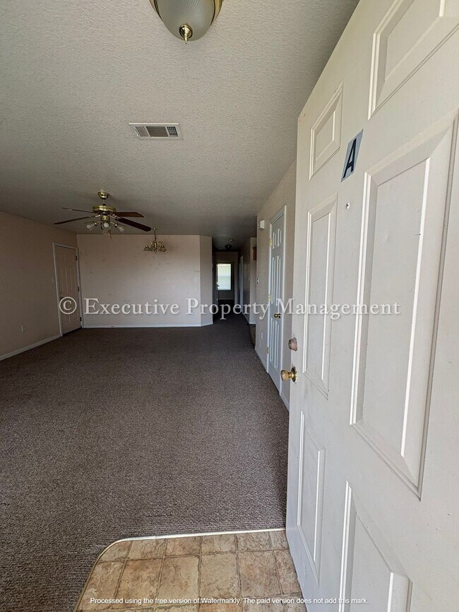Building Photo - 331 Janelle Dr