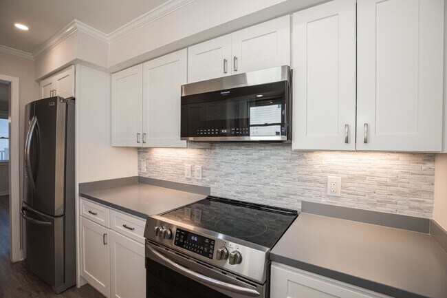 Building Photo - Renovated Beach House