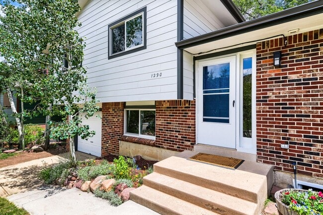 Building Photo - 1290 Judson Dr