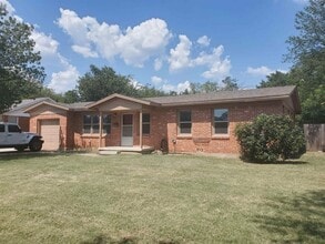 Building Photo - 4402 Phillips Dr