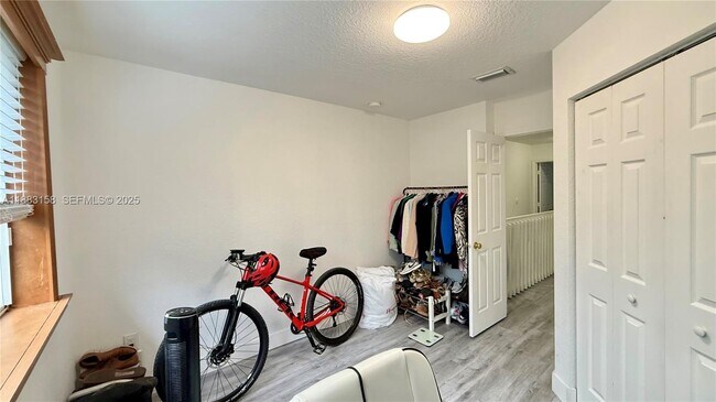 Building Photo - 5725 NW 114th Path