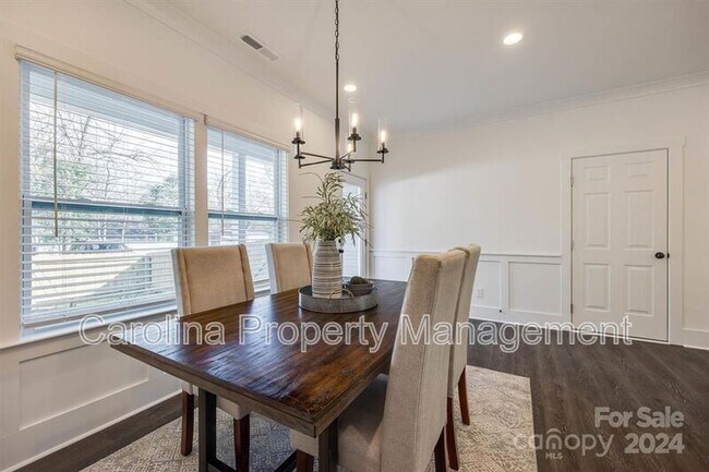 Building Photo - 1233 Eastway Dr