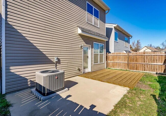 Building Photo - Like-new home located at the heart of the ...
