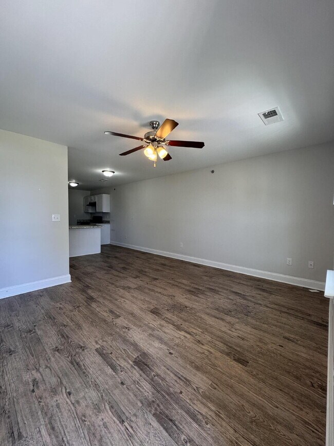 Building Photo - Inquire today on how to get FREE rent!