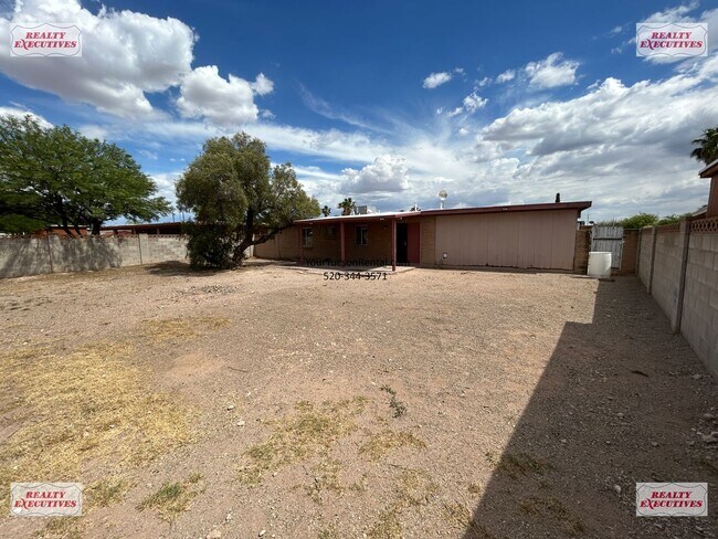 Building Photo - Tucson Blvd & Irvington Rd area - 4 Bedroo...