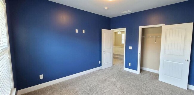 Building Photo - 4215 Hopewell Manor Dr