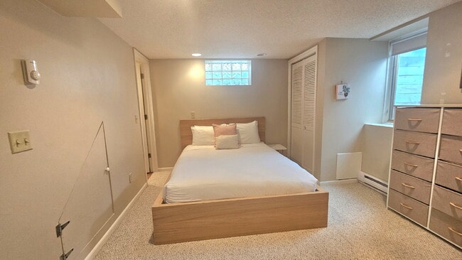 Building Photo - "Charming 3-Bed Oasis in Minneapolis – Spacious 1802 Sq Ft with 2 Full Baths!"