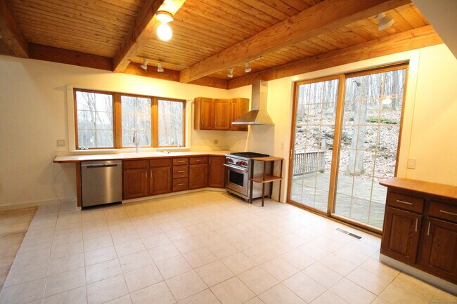 Building Photo - 38 W Mountain Ln