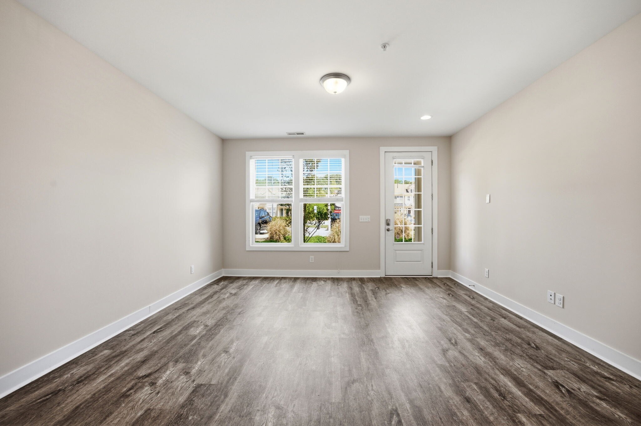 Building Photo - 2800 Bedford Green Dr