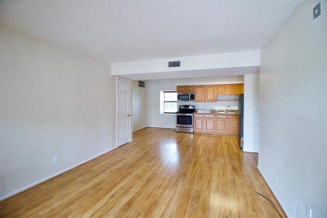 Building Photo - 5929 Queensloch Dr