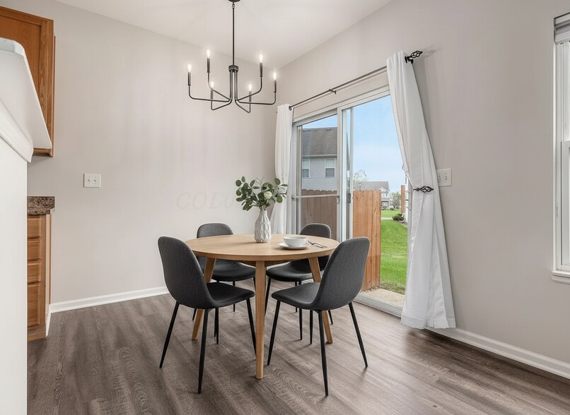 Building Photo - 1215 Park Dr