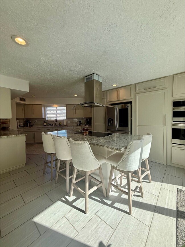 Building Photo - 3222 Freshmeadows Dr