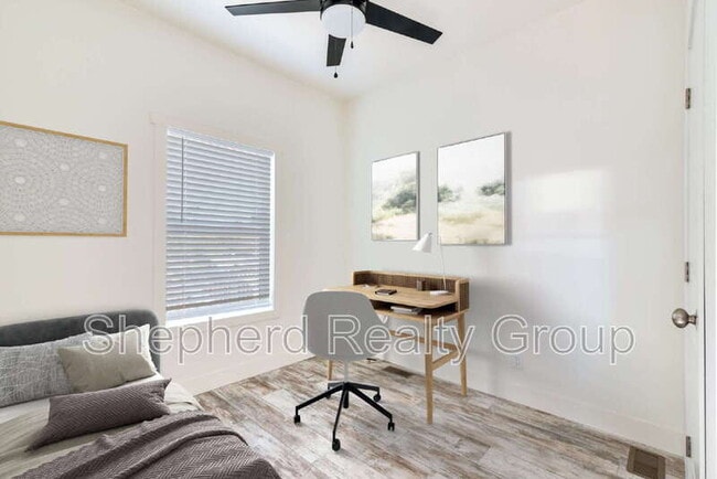 Building Photo - 15914 Dauchy Ave