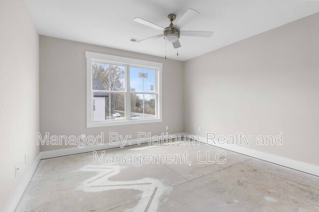 Building Photo - 166 Sango Dr