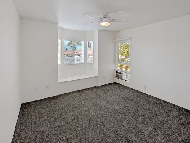 Building Photo - Ground floor 3 bedroom 2 bath with ocean v...