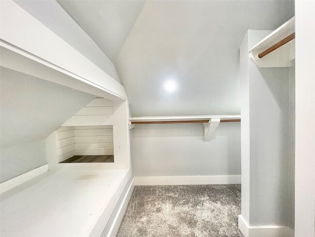 Building Photo - 3 Maple Loft Pl