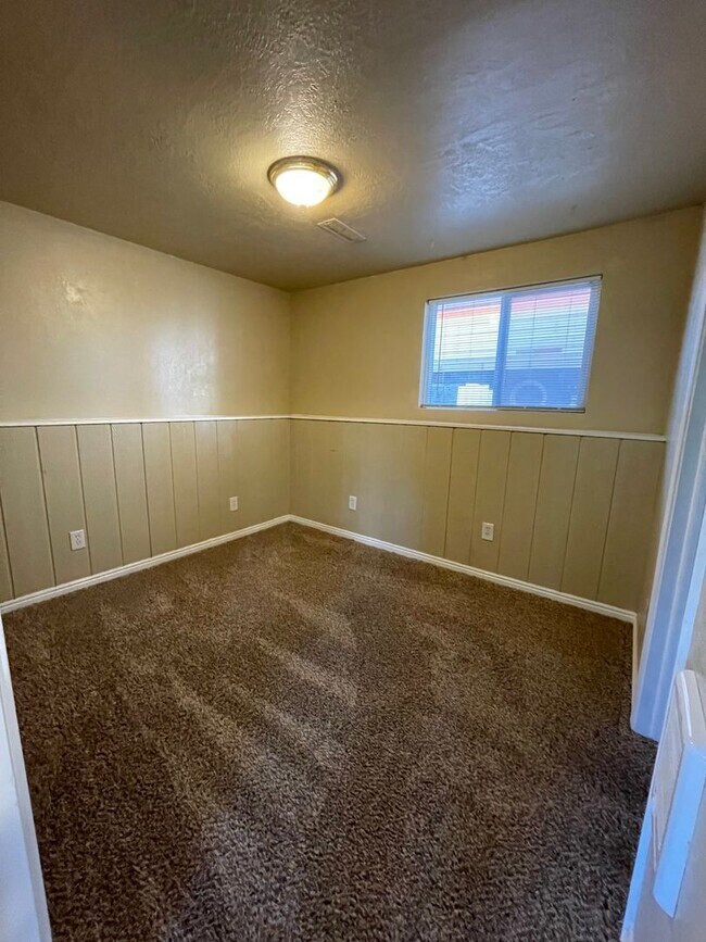 Building Photo - One bed Apartment in Amazing location!