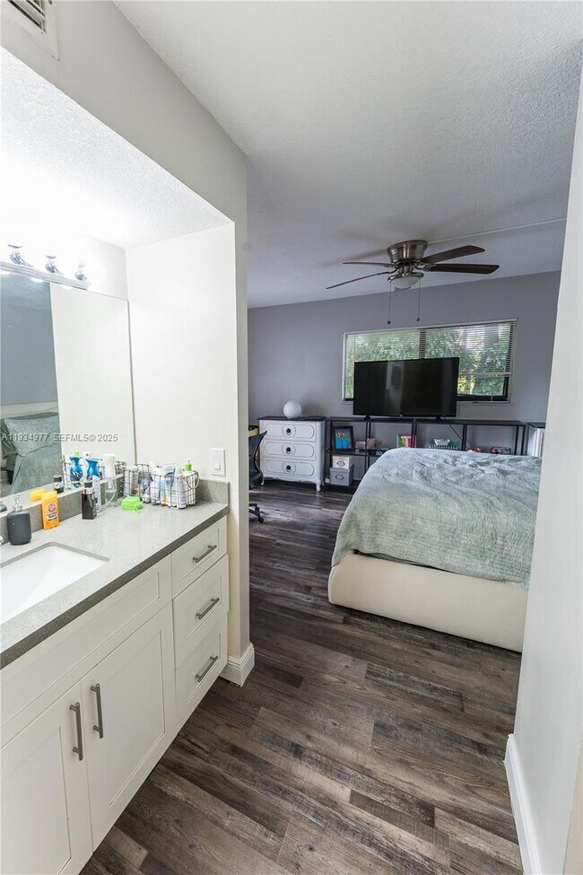 Building Photo - 8810 SW 132nd Pl