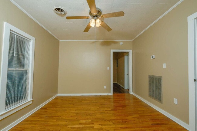 Building Photo - 112 Moore St