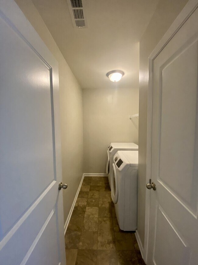 Building Photo - 4BR/2.5BA Home Located in Hampden Village