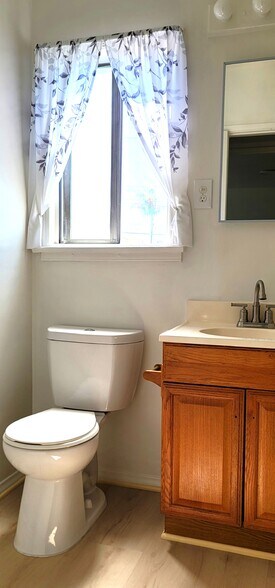 410 #4 Bath 1 A - 410 E 99th St