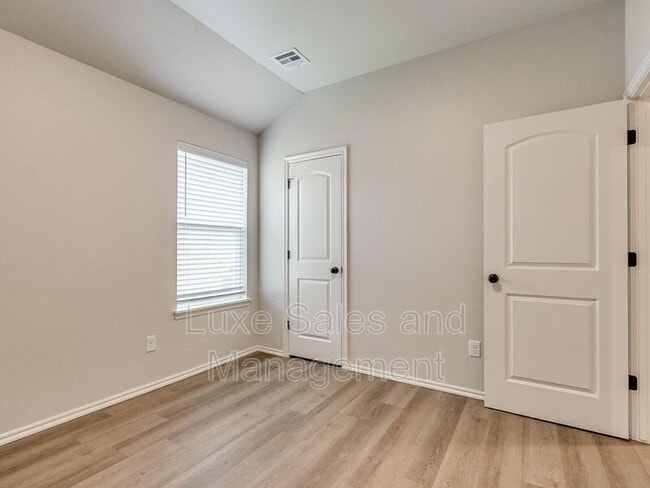 Building Photo - 10601 Lawson Ln