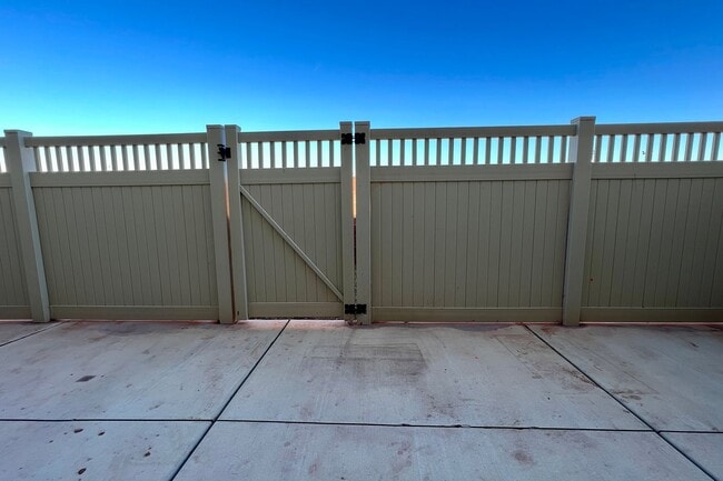 Building Photo - Blackhawk Townhome! Incredible Amenities!!