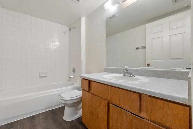 Building Photo - Move In Special of $400 off First Month’s Rent - Bright & Open 2 Bed, 2 Bath Condo in Las Vegas