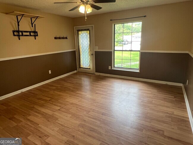 Building Photo - 106 Windtree Ln