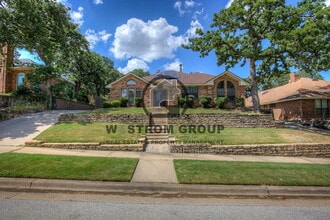 Building Photo - 3914 Meadow Dr