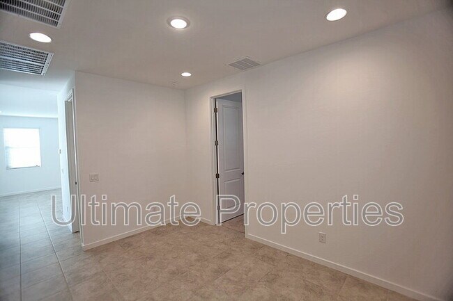 Building Photo - 12655 W Country Club Trail