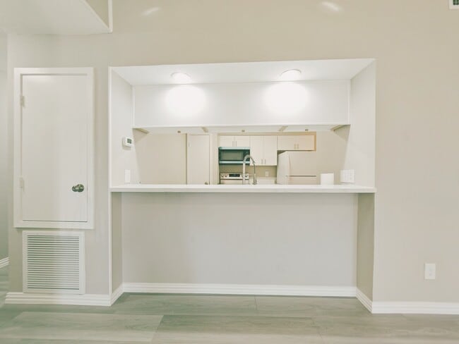 Building Photo - 8100 Cambridge St