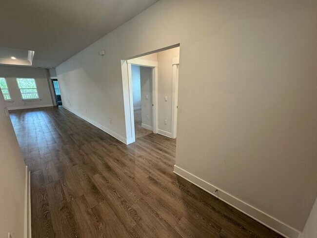 Building Photo - Gulf Breeze - Sailfish Pointe - 4 bedroom, 3 bathroom w/ 3 car garage