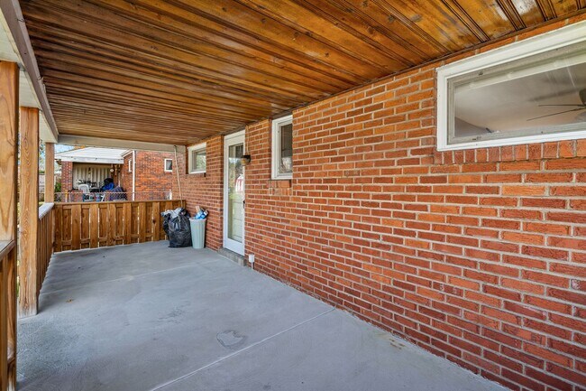 Building Photo - Newly updated 3Bed/1.5bath in West Mifflin