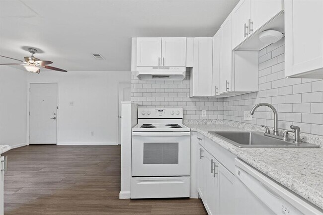 Building Photo - 1840 Burton Dr